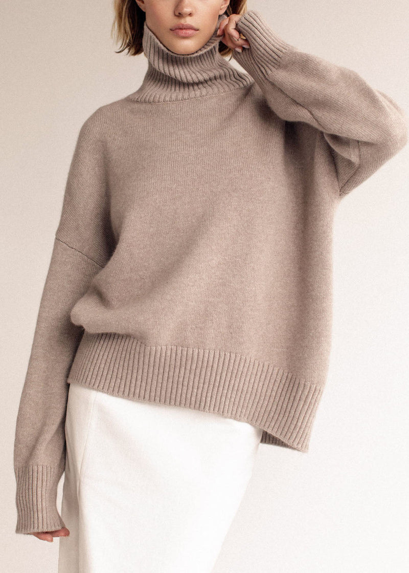 Well Tailored Sweater with a Graceful Silhouette