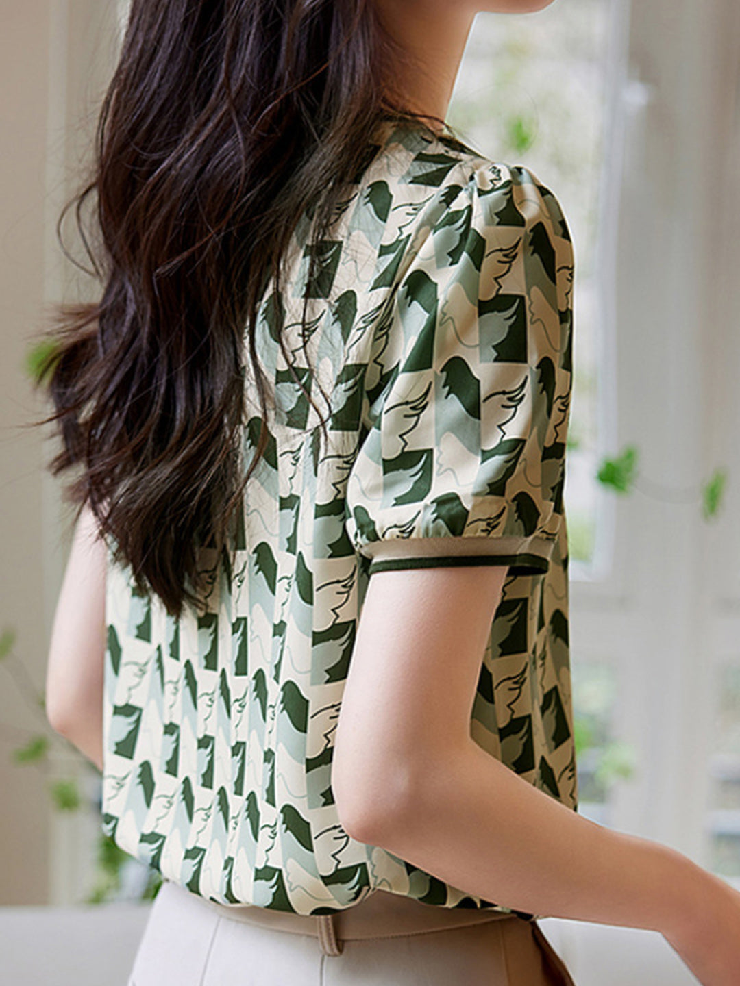 Well Tailored Shirt with a Graceful Silhouette