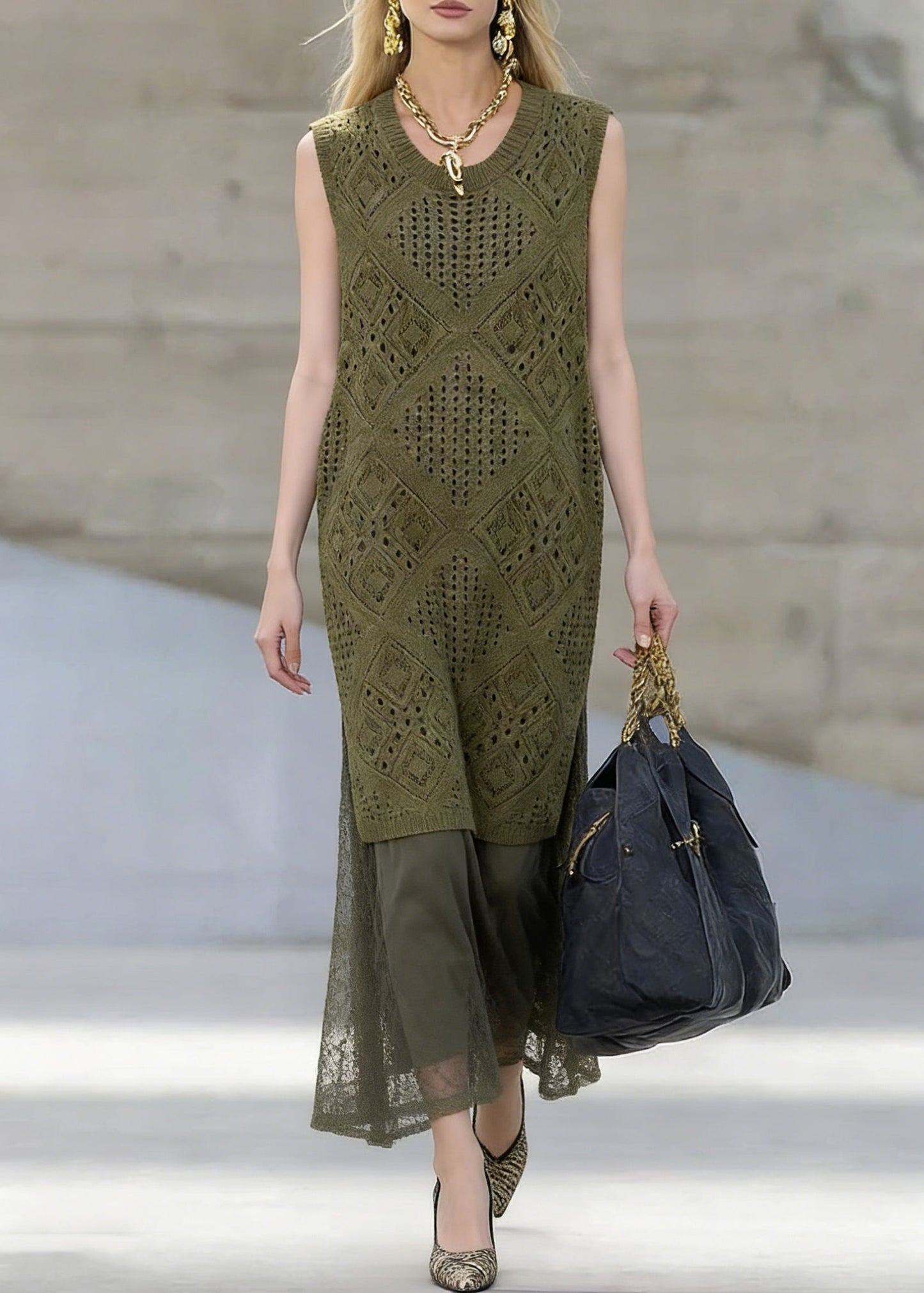 Well Tailored Dress with a Graceful Silhouette