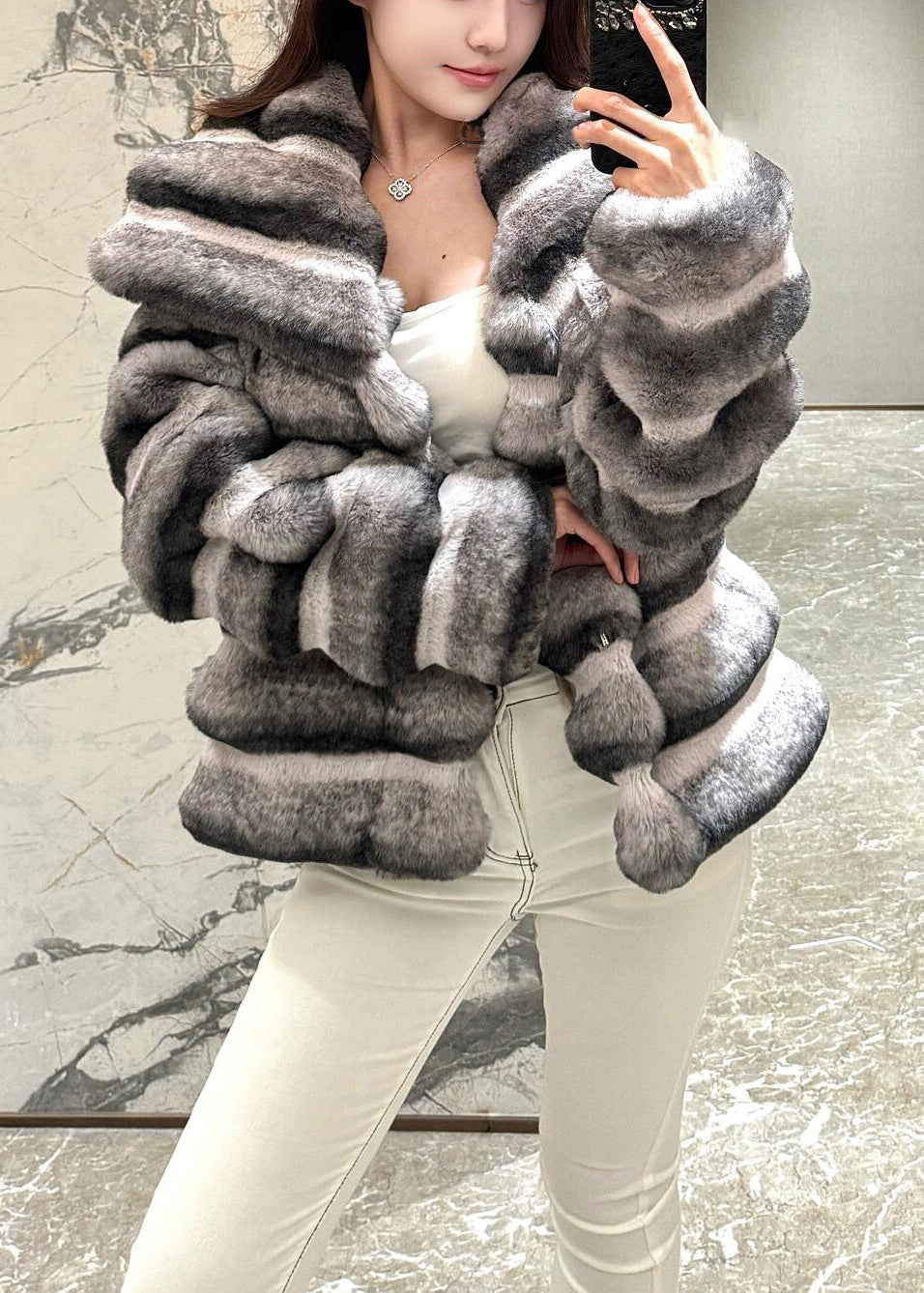Effortlessly Elegant Coat with a Timeless Design