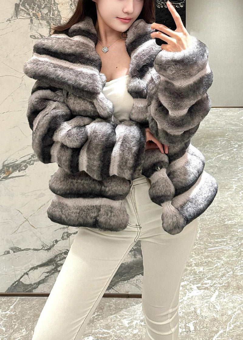 Effortlessly Elegant Coat with a Timeless Design