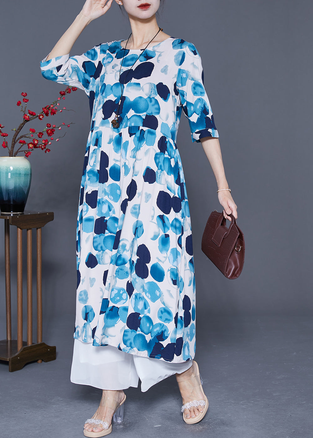 Effortlessly Elegant Dress with a Timeless Design