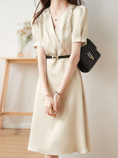 Effortlessly Elegant Dress with a Timeless Design