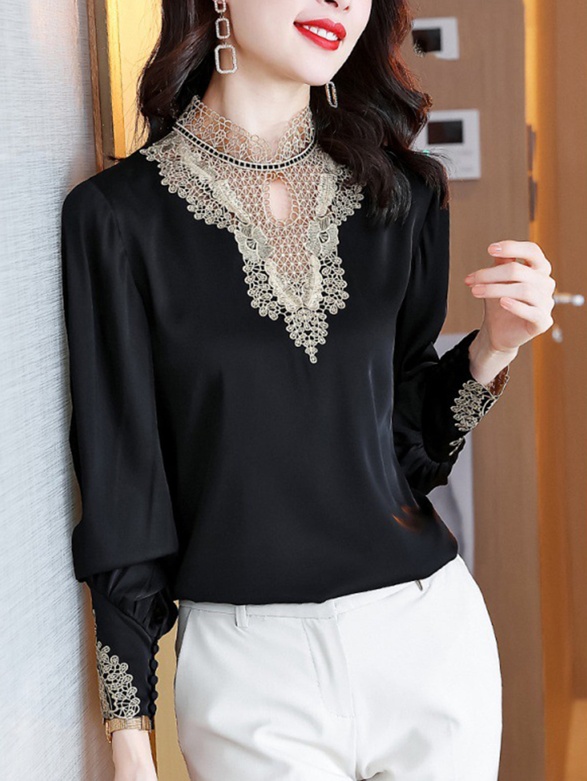 Elegantly Styled Blouse for Everyday Wear