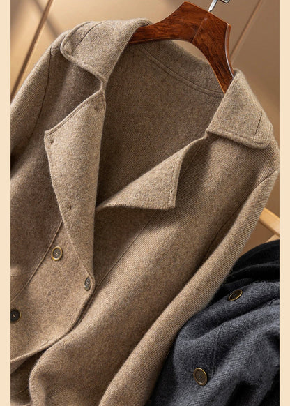 Effortlessly Elegant Coat with a Timeless Design