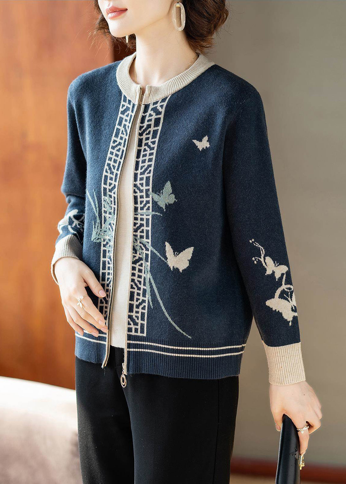 Well Tailored Cardigan with a Graceful Silhouette