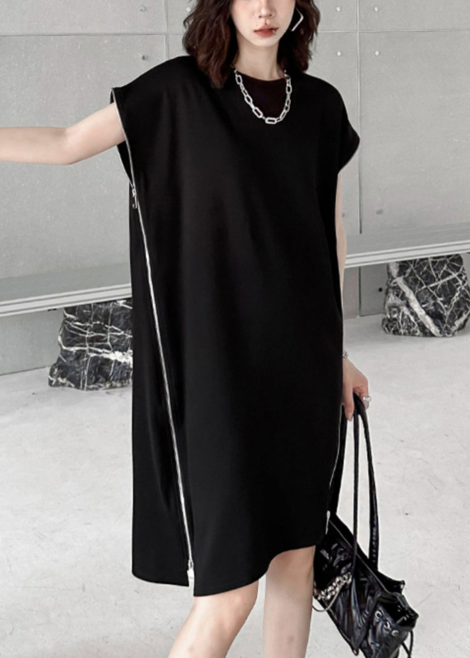 Well Tailored Dress with a Graceful Silhouette