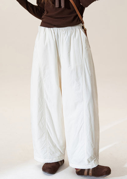 Effortlessly Elegant Pants with a Timeless Design