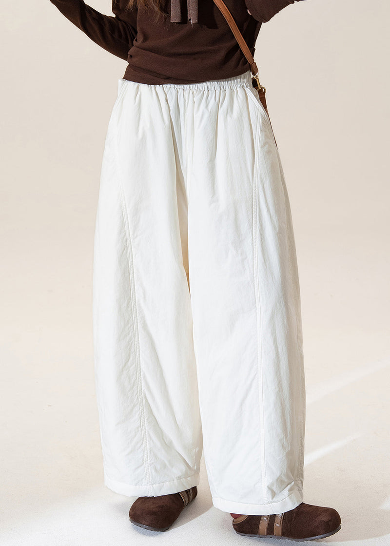 Effortlessly Elegant Pants with a Timeless Design