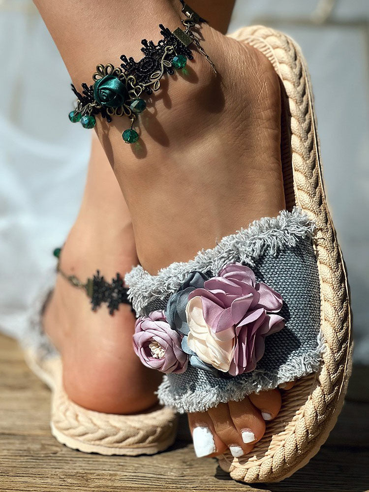 Graceful Orthopedic Sandals for Modern Look