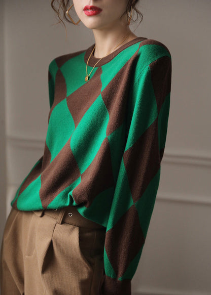 Well Tailored Sweater with a Graceful Silhouette