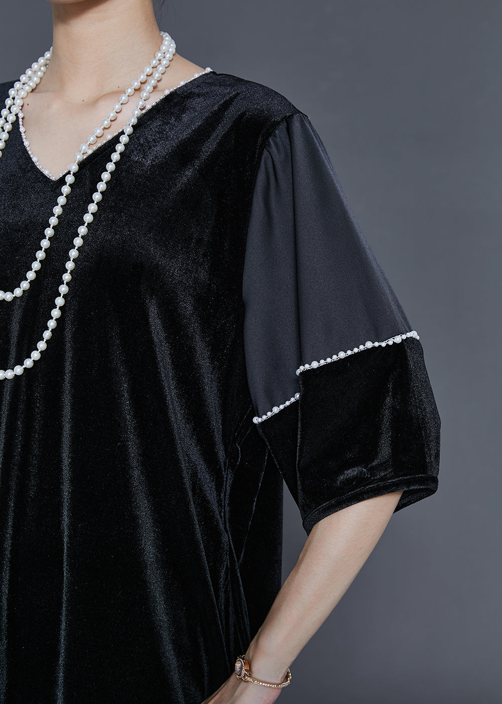 Effortlessly Elegant Dress with a Timeless Design