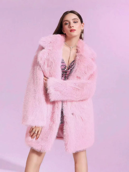Beautifully Finished Coat in a Timeless Design