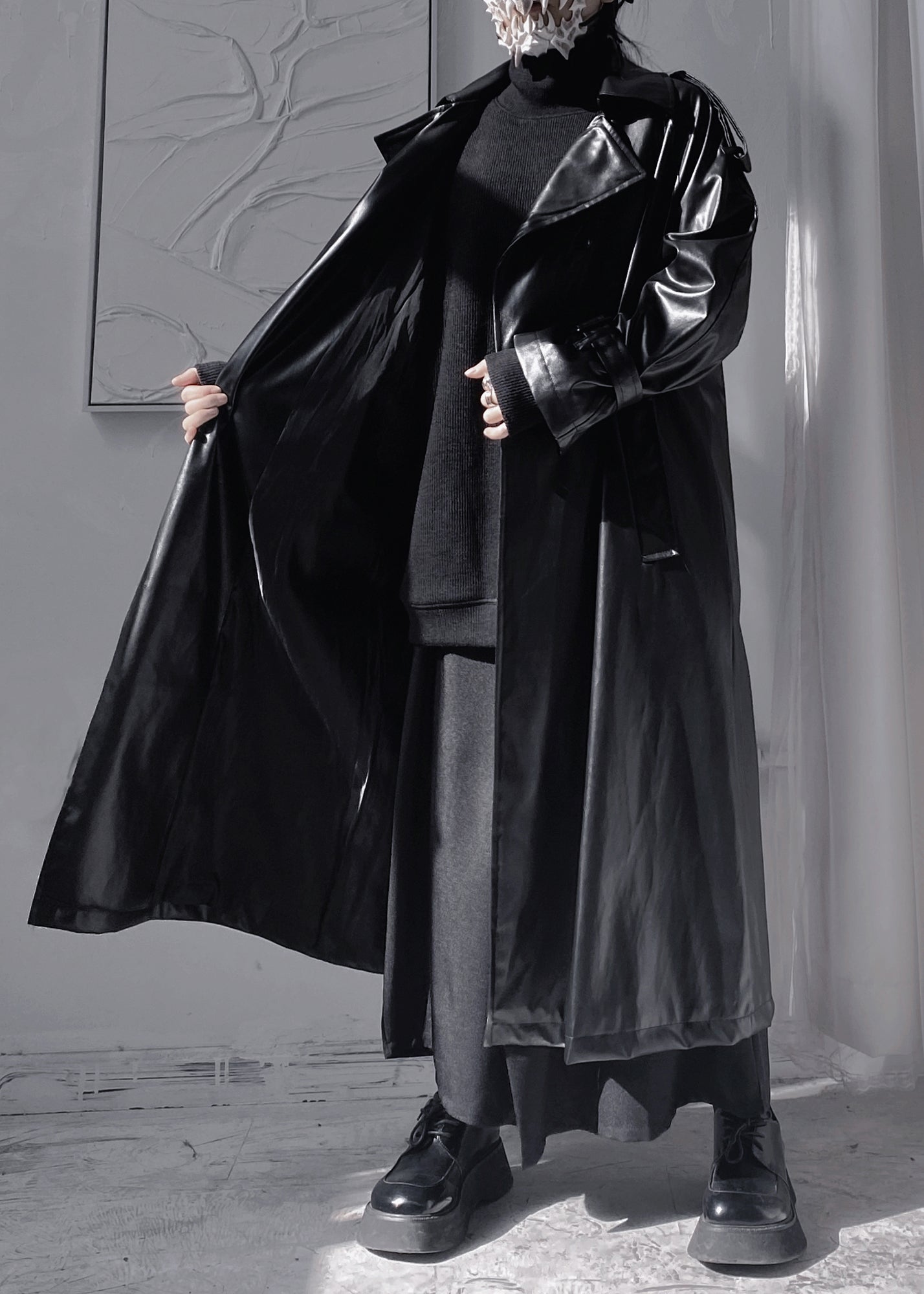 Well Tailored Coat with a Graceful Silhouette