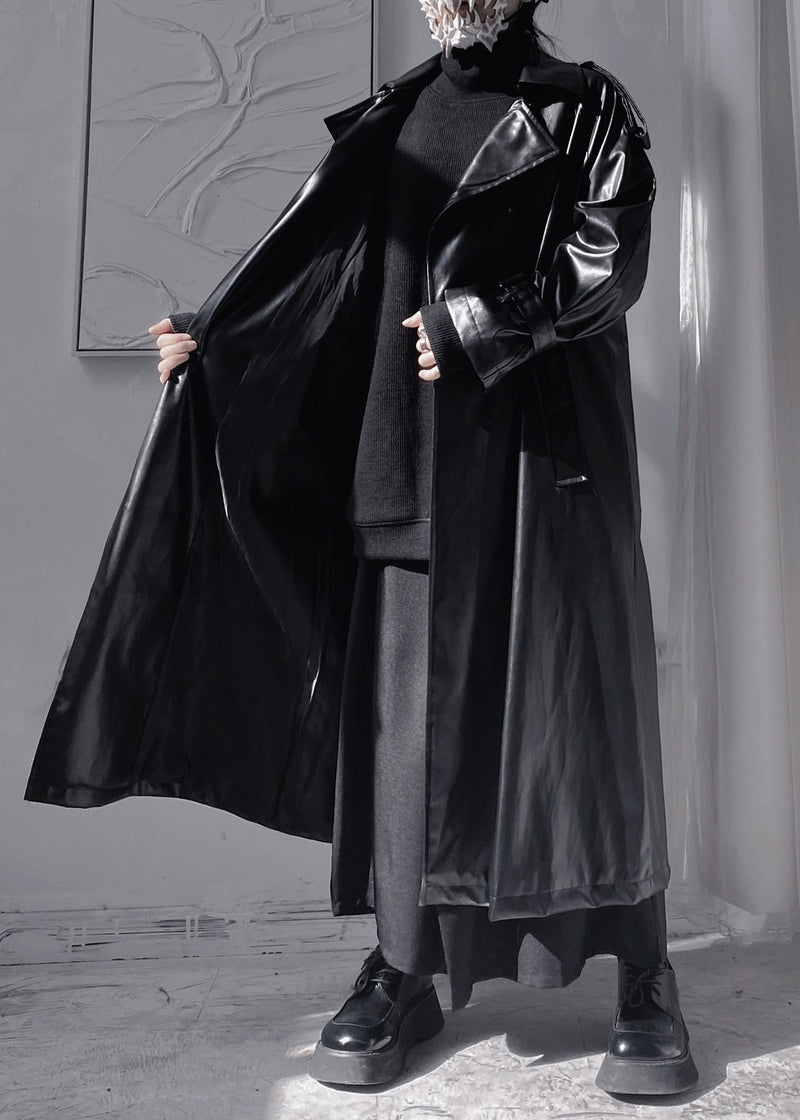 Well Tailored Coat with a Graceful Silhouette