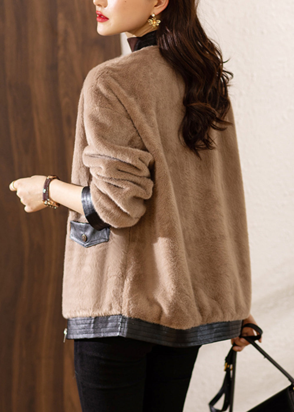 Beautifully Finished Coat in a Timeless Design