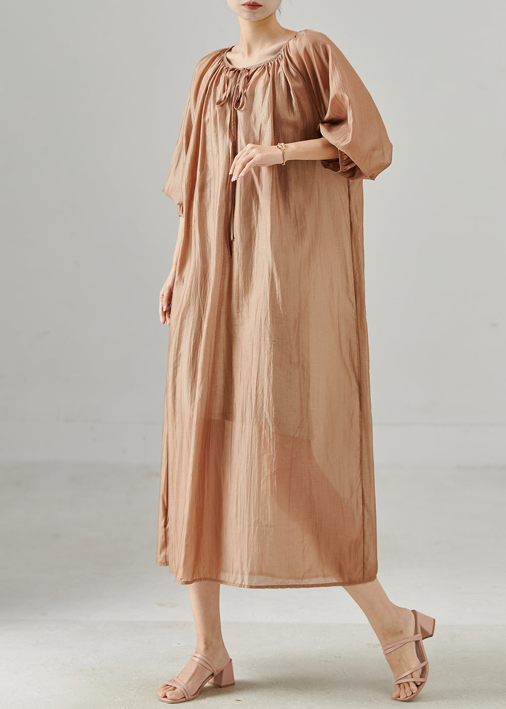 Beautifully Finished Dress in a Timeless Design