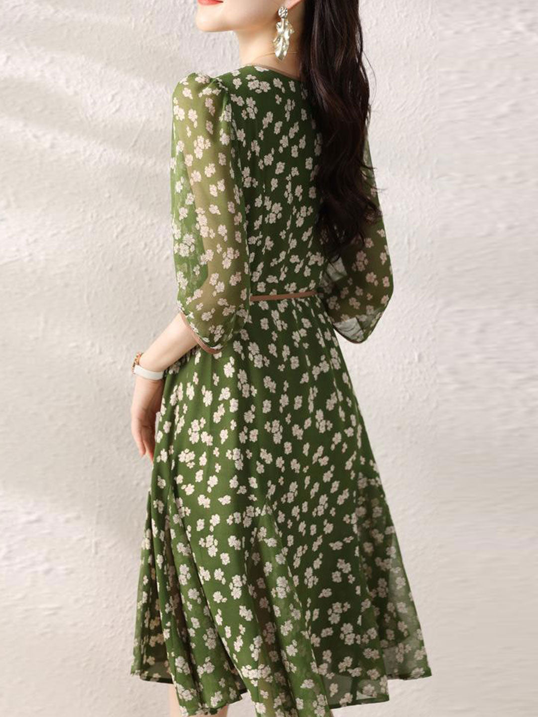 Classic Vintage Dress with a Flattering Fit