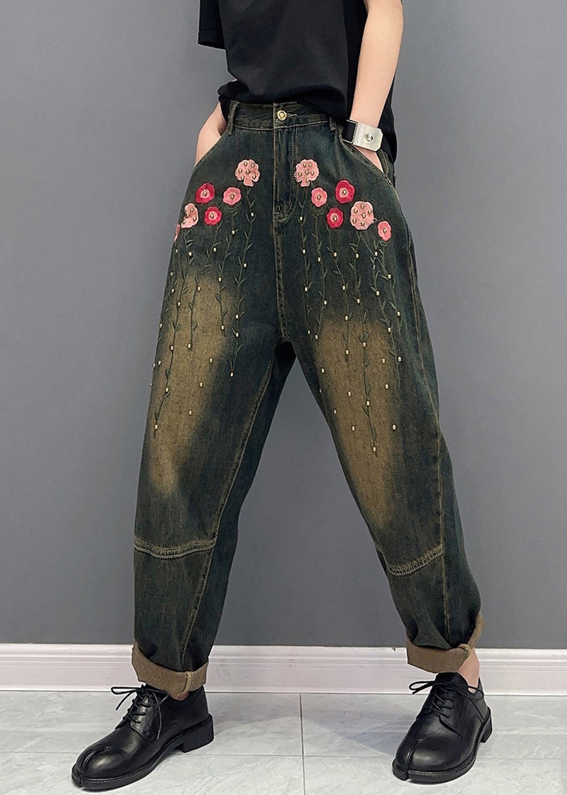 Effortlessly Elegant Pants with a Timeless Design