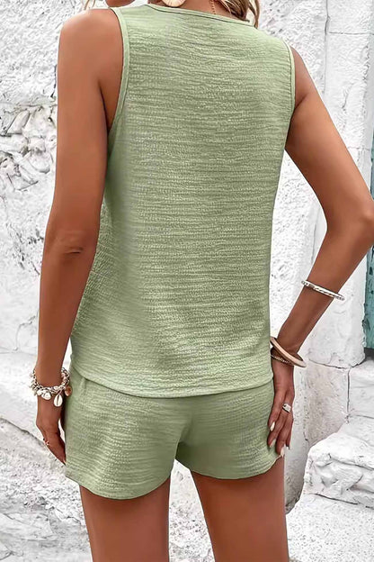 Beautifully Finished Top in a Timeless Design