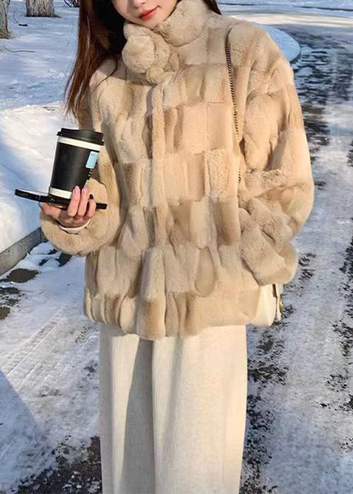 Effortlessly Elegant Coat with a Timeless Design