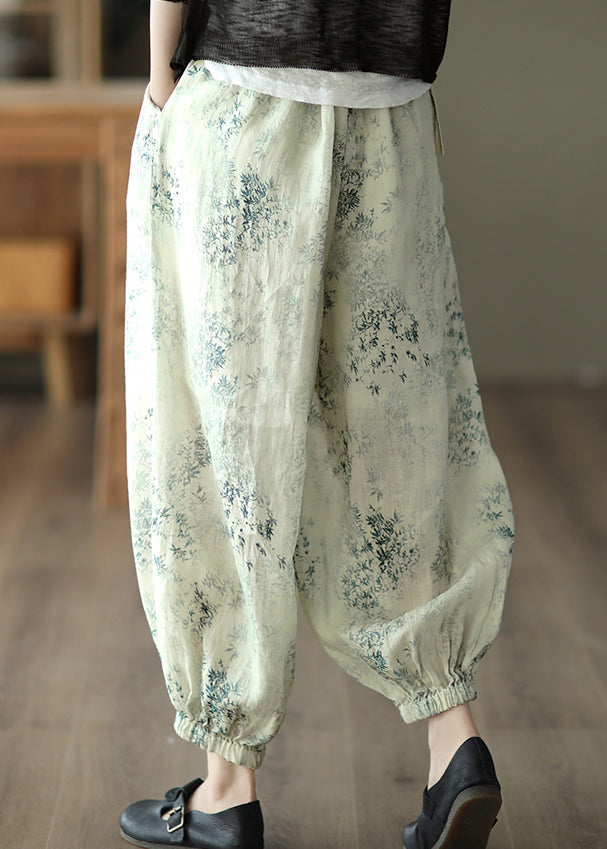 Effortlessly Elegant Pants with a Timeless Design