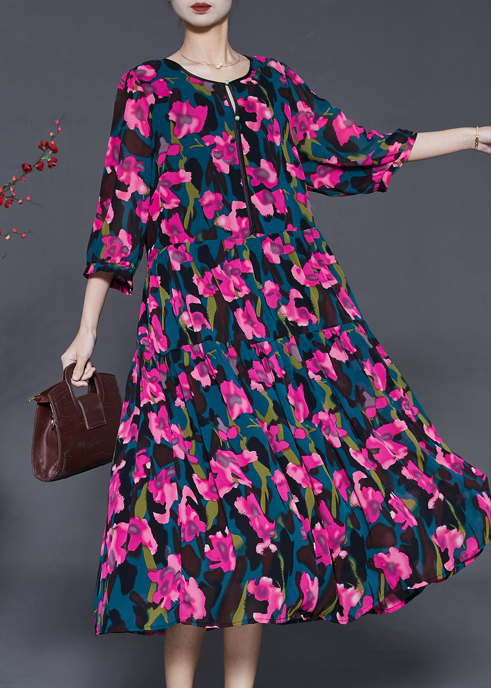 Effortlessly Elegant Dress with a Timeless Design