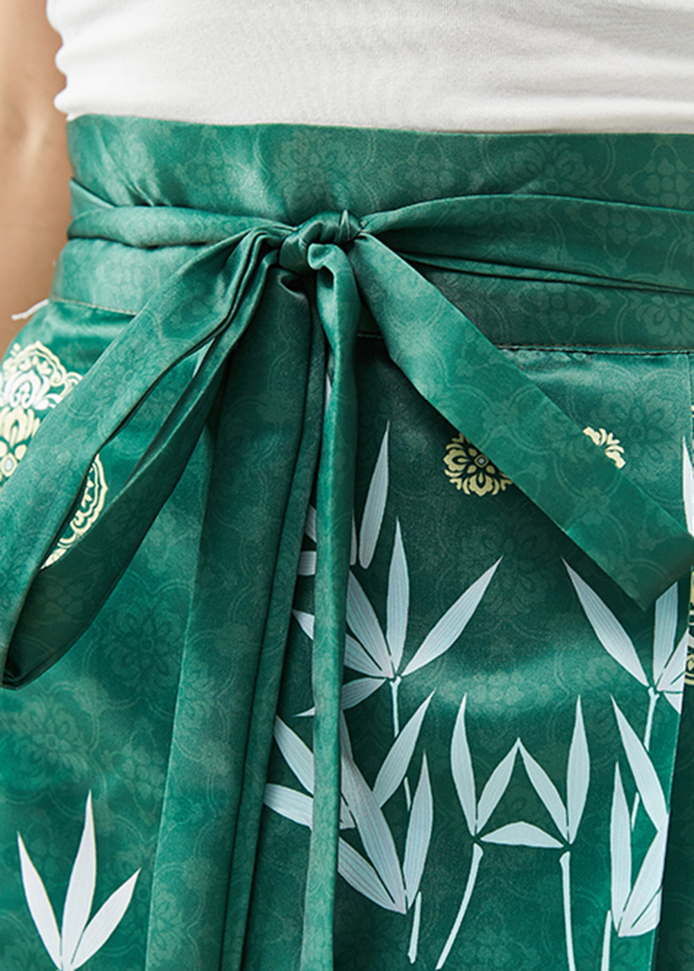 Effortlessly Elegant Garment with a Timeless Design
