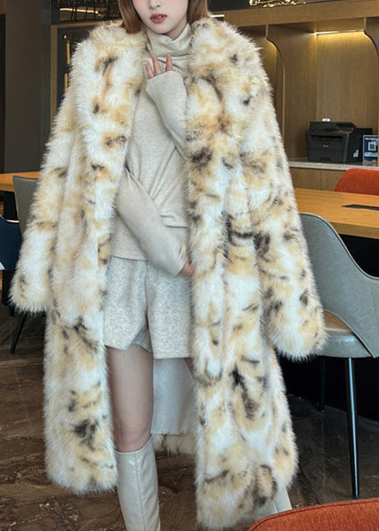 Well Tailored Coat with a Graceful Silhouette
