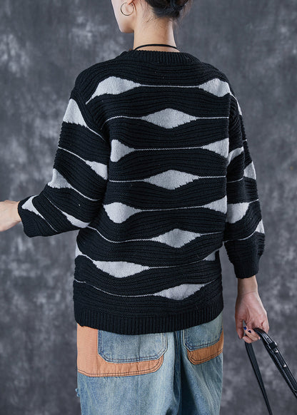 Well Tailored Sweater with a Graceful Silhouette