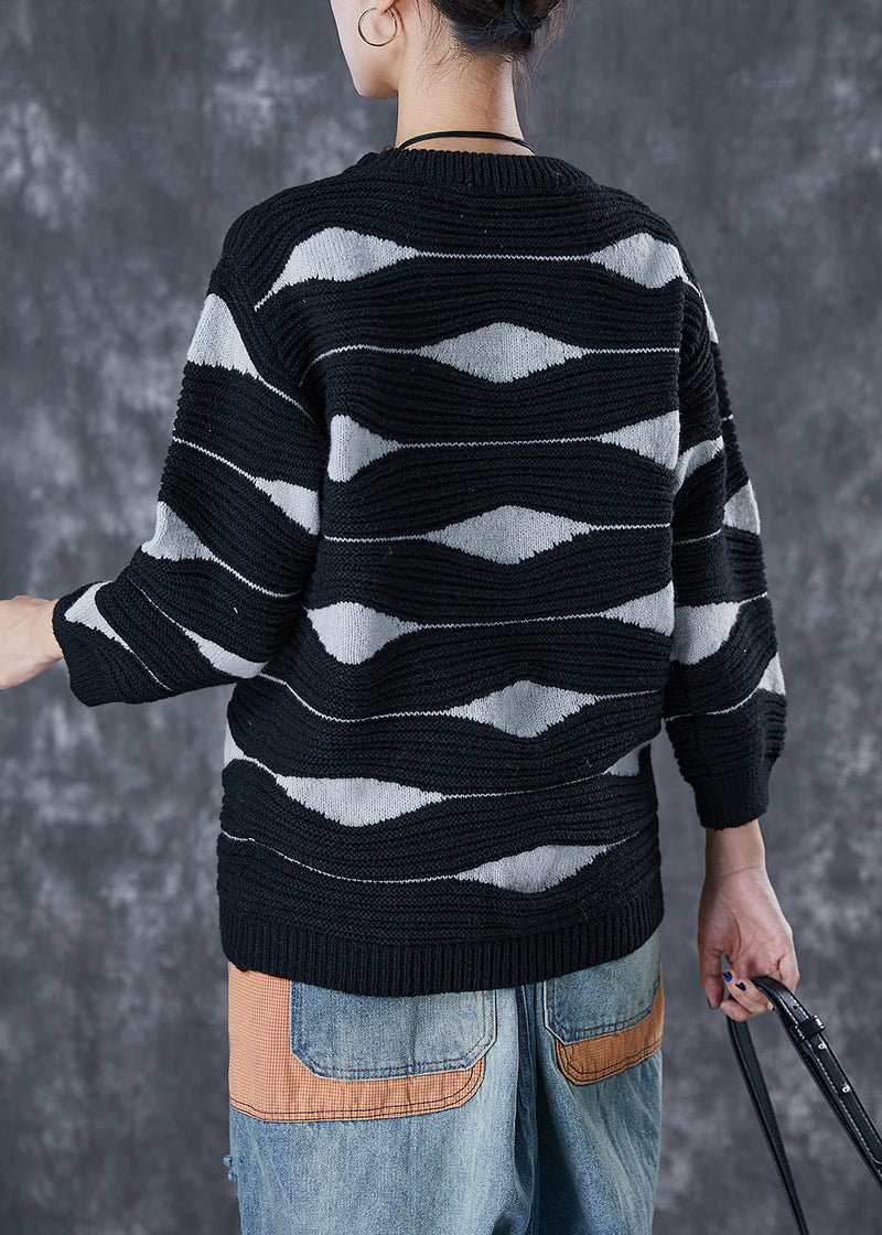 Well Tailored Sweater with a Graceful Silhouette