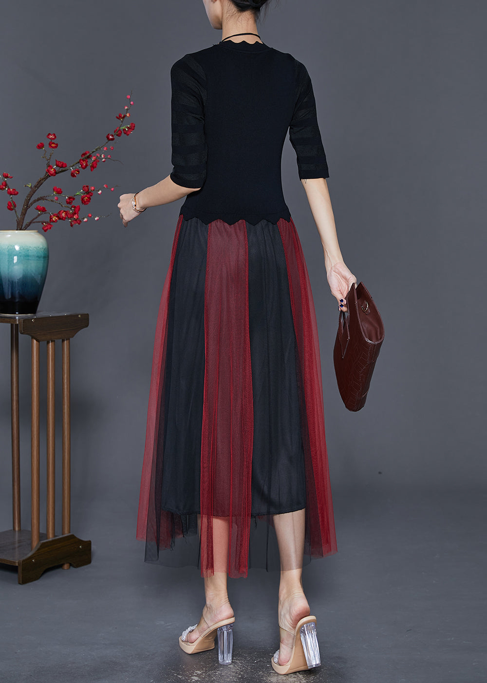 Beautifully Finished Dress in a Timeless Design