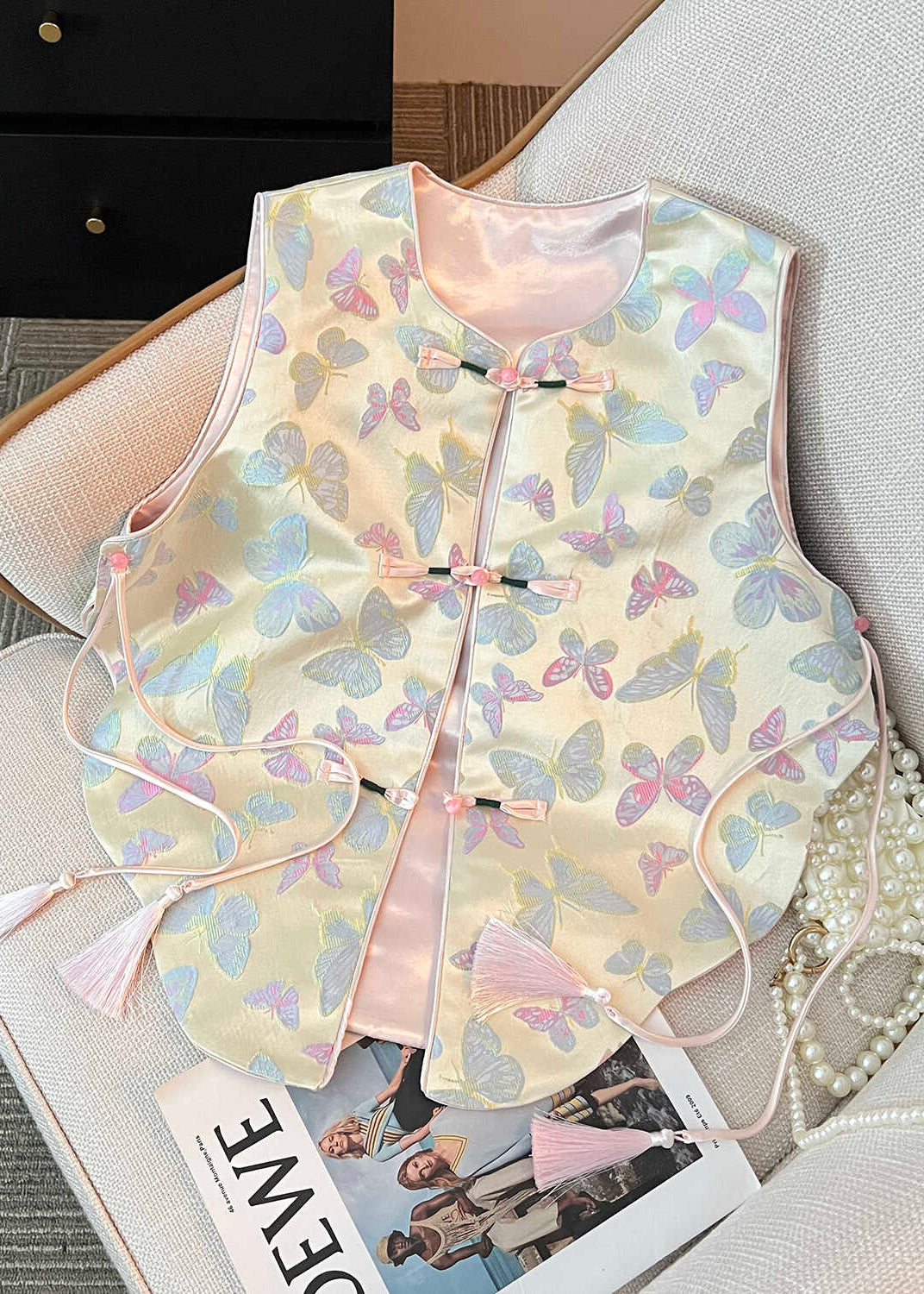 Effortlessly Elegant Garment with a Timeless Design