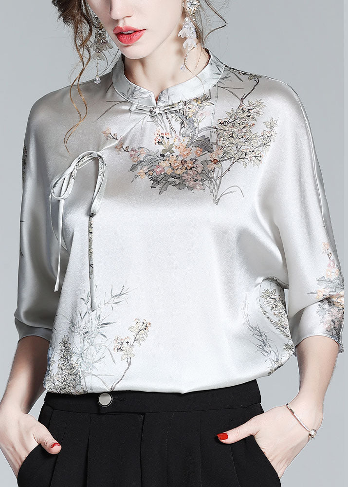 Beautifully Crafted Blouse in a Classic Style