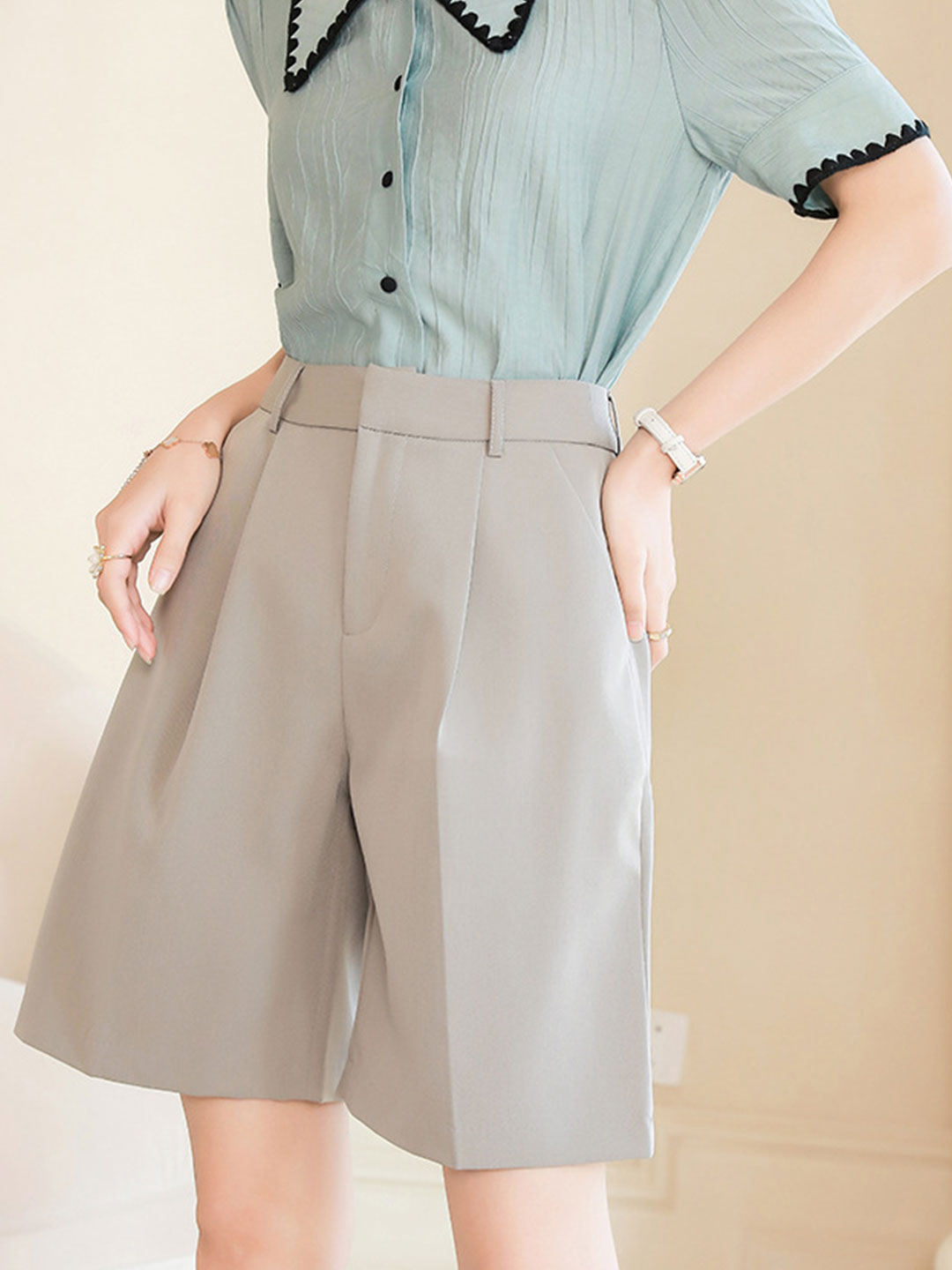 Effortlessly Elegant Garment with a Timeless Design