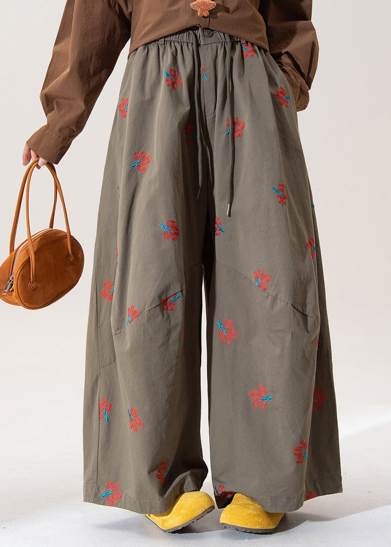 Effortlessly Elegant Pants with a Timeless Design
