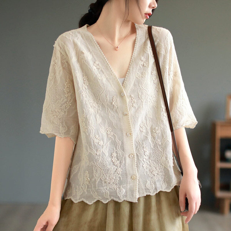 Effortlessly Elegant Blouse with a Timeless Design