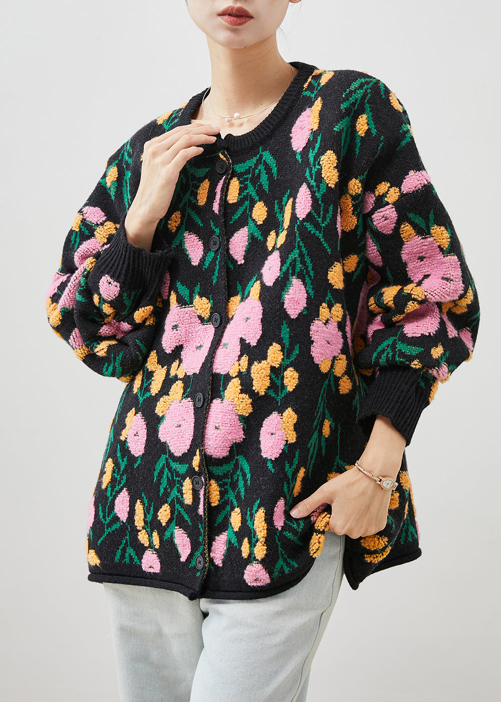 Well Tailored Cardigan with a Graceful Silhouette