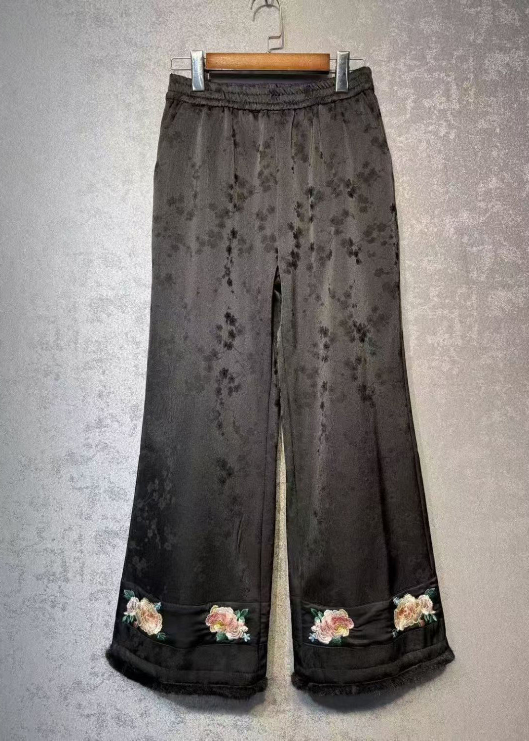 Elegantly Styled Pants for Everyday Wear