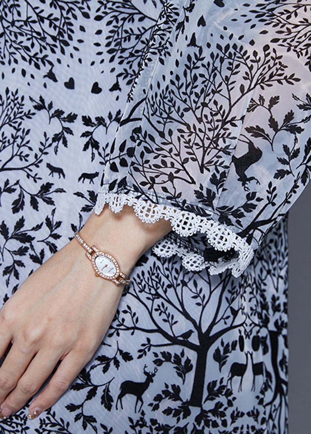 Beautifully Finished Dress in a Timeless Design