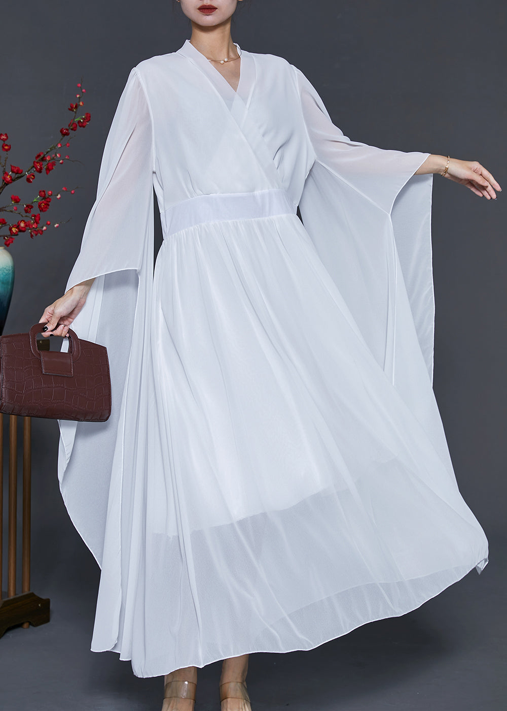 Beautifully Finished Dress in a Timeless Design