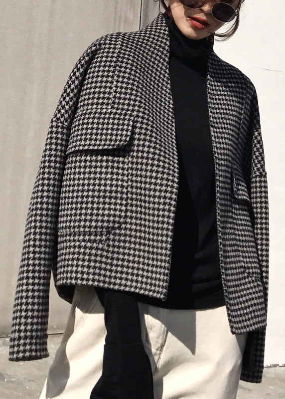 Well Tailored Coat with a Graceful Silhouette