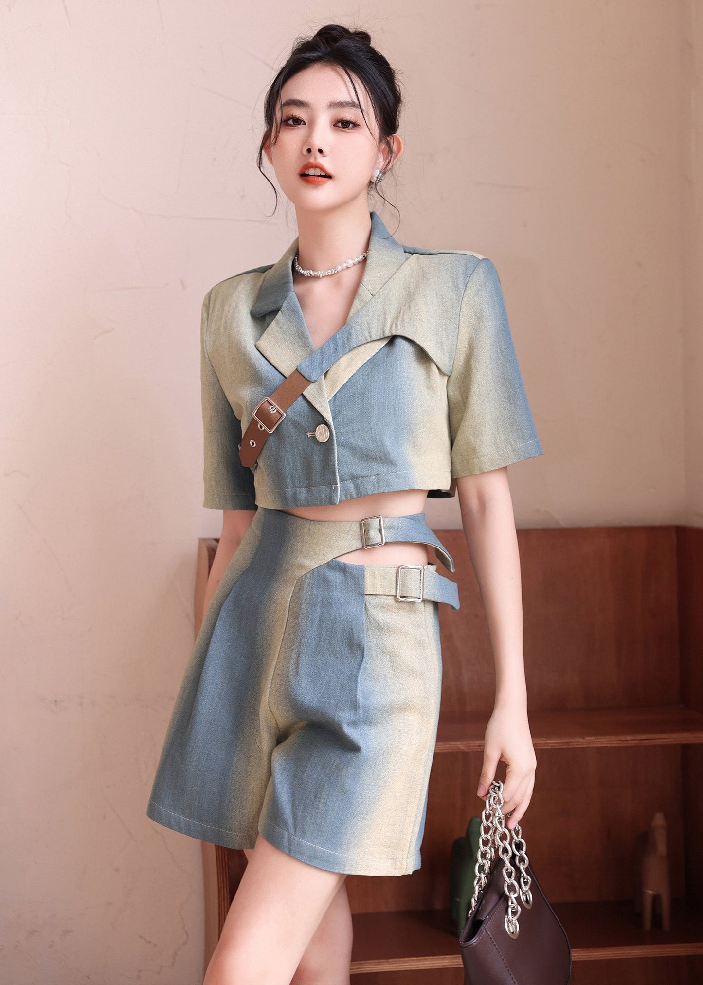 Beautifully Finished Top in a Timeless Design