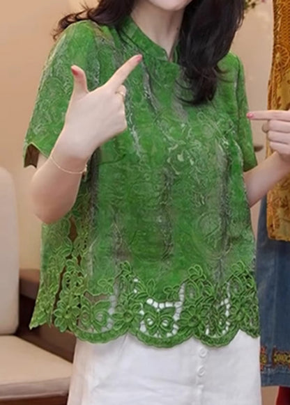 Classic Vintage Blouse with a Flattering Fit