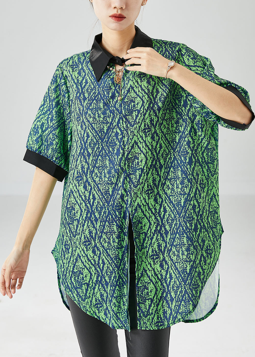 Effortlessly Elegant Top with a Timeless Design