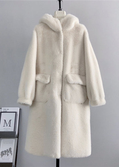 Beautifully Finished Coat in a Timeless Design