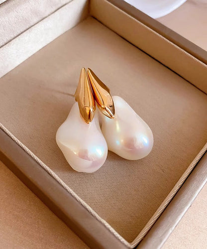 Classic Gold Earring with Timeless Appeal