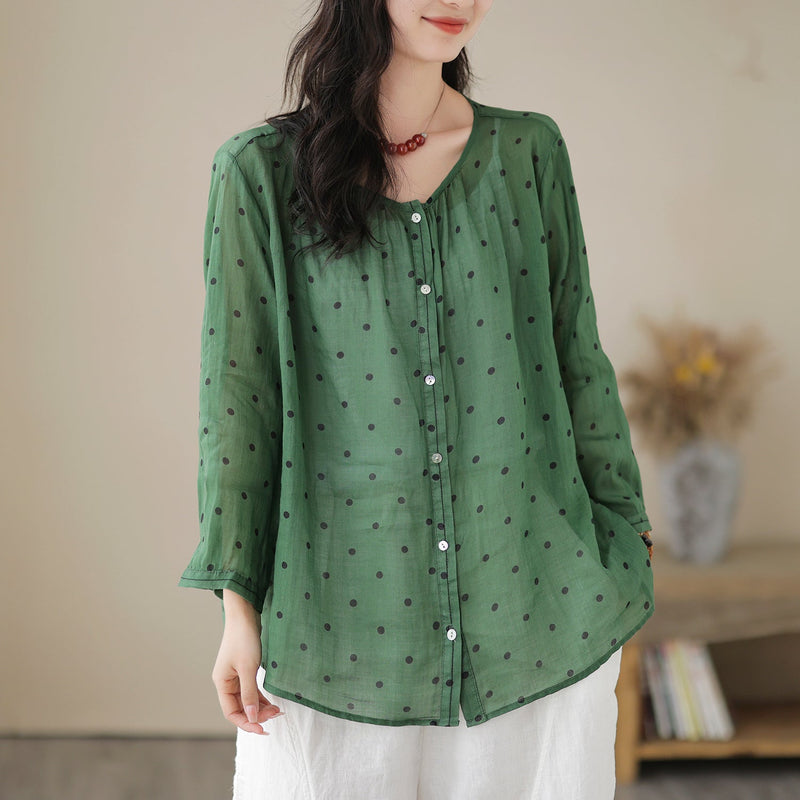 Well Tailored Blouse with a Graceful Silhouette