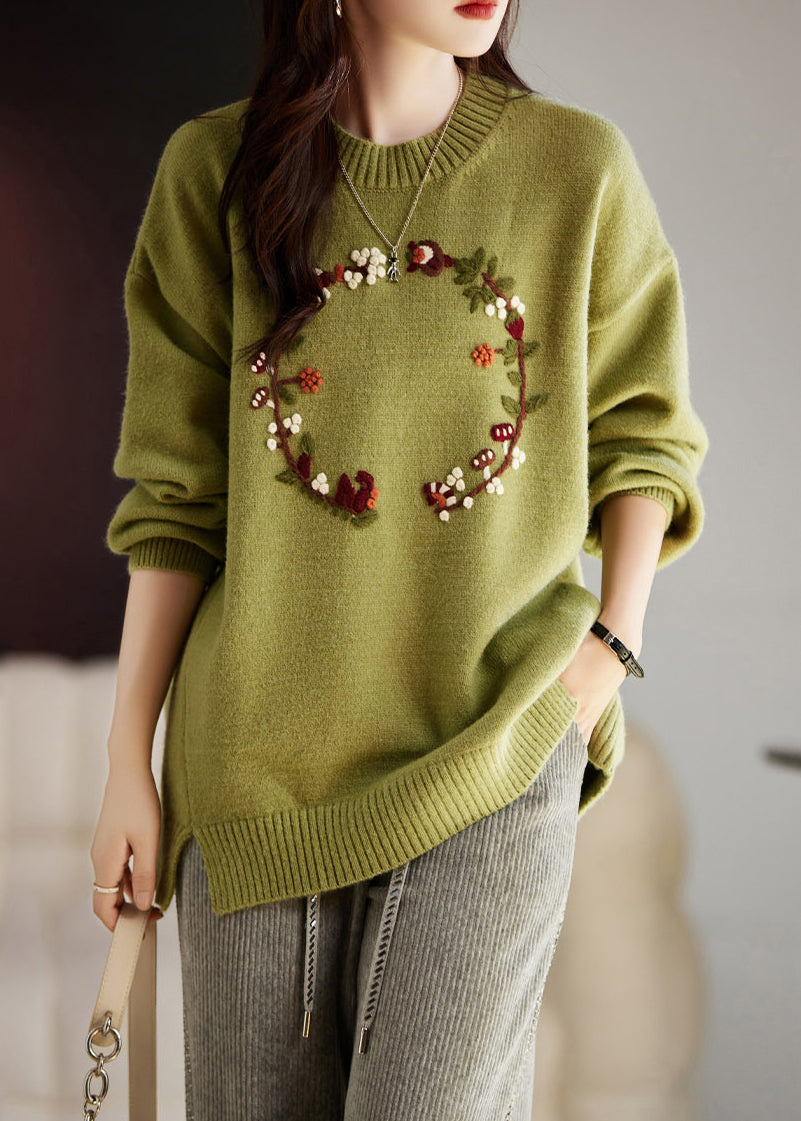 Well Tailored Sweater with a Graceful Silhouette