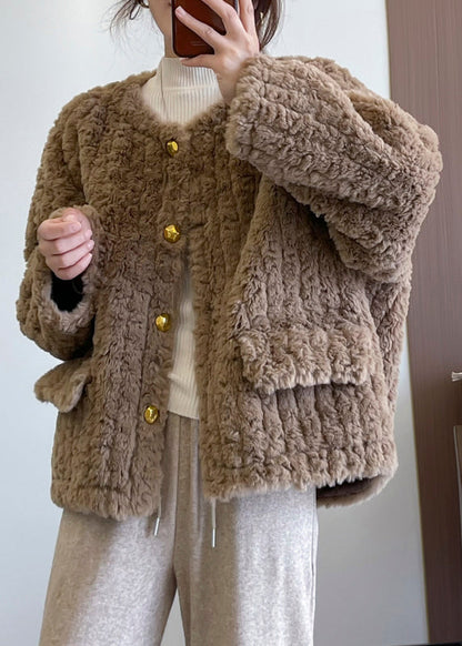 Well Tailored Coat with a Graceful Silhouette